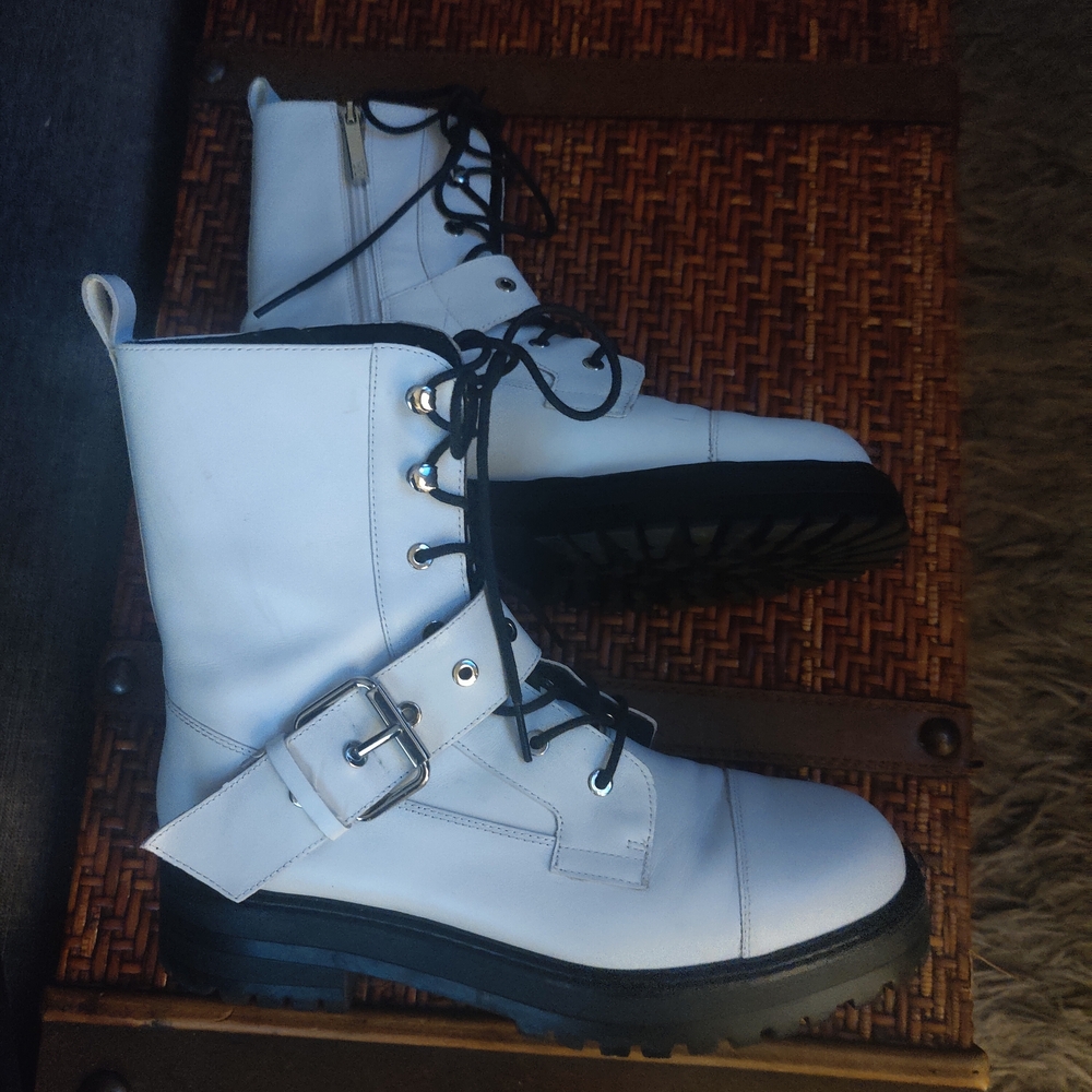 Zara Women's White Lace-Up Combat Boots With Silver Buckle Sz 40 (9) - Picture 3 of 4